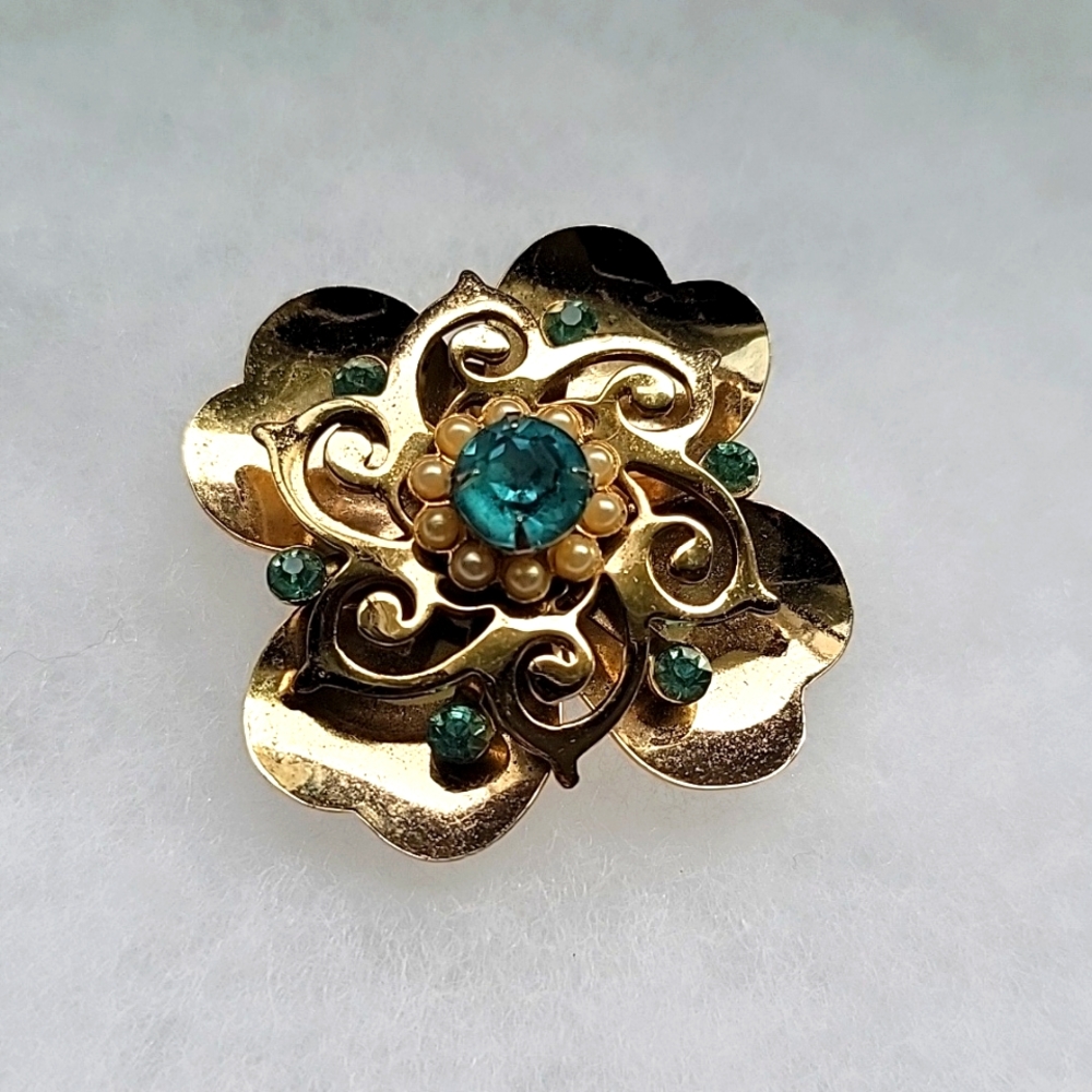 Vintage Aqua Blue Stones Gold Tone Flower and Fauz Pearl Brooch